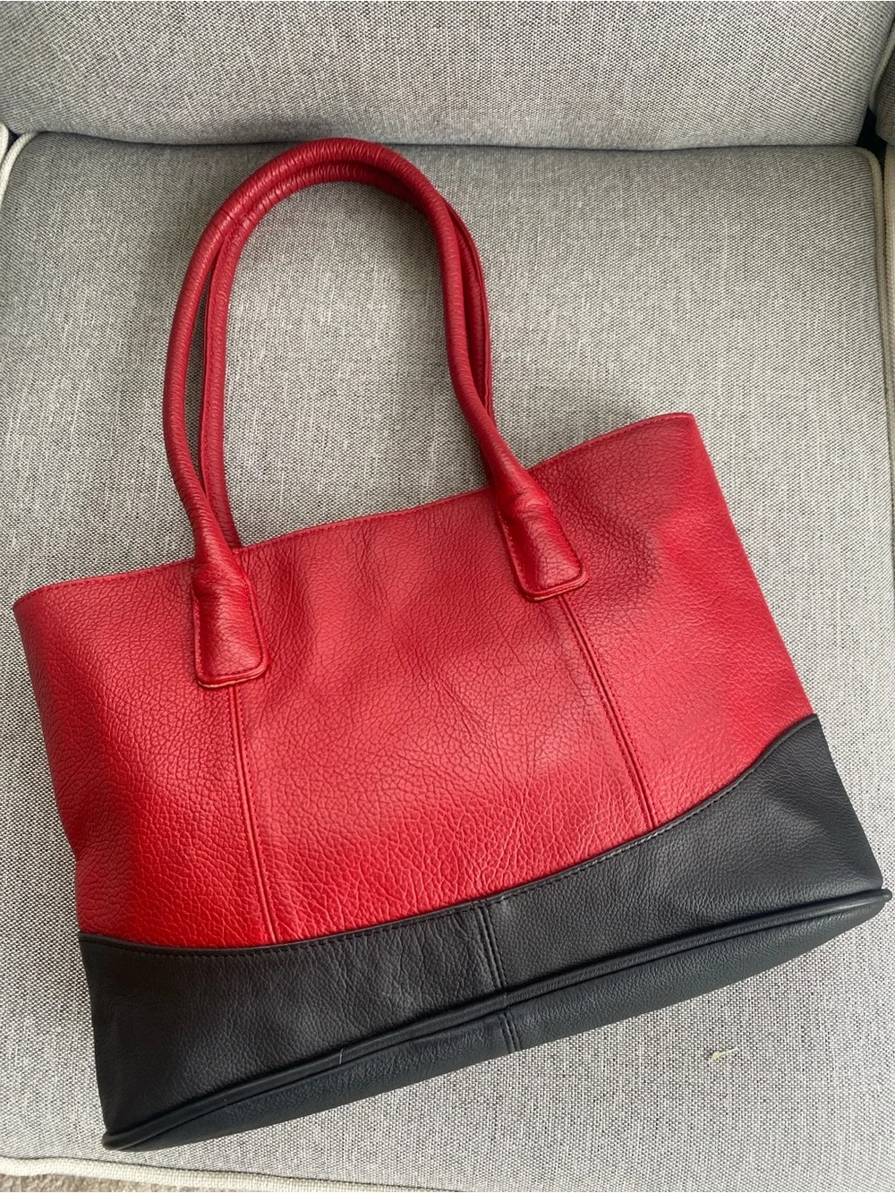 AmeriLeather red & black casual leather tote bag.